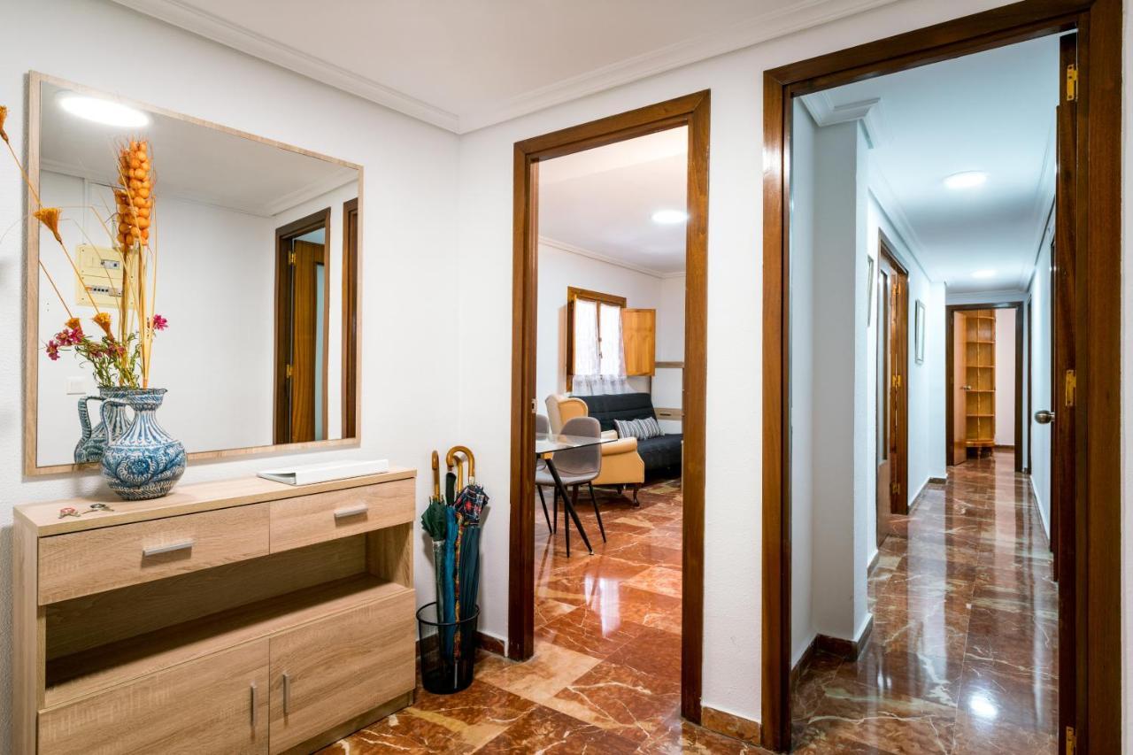 Holi-Rent Estrella Apartment Seville Exterior photo