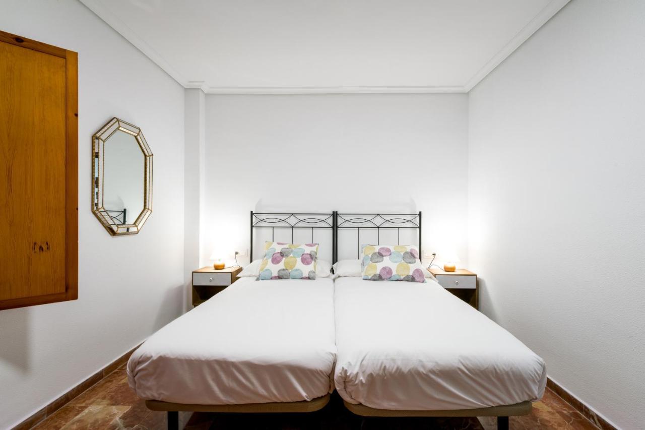 Holi-Rent Estrella Apartment Seville Exterior photo