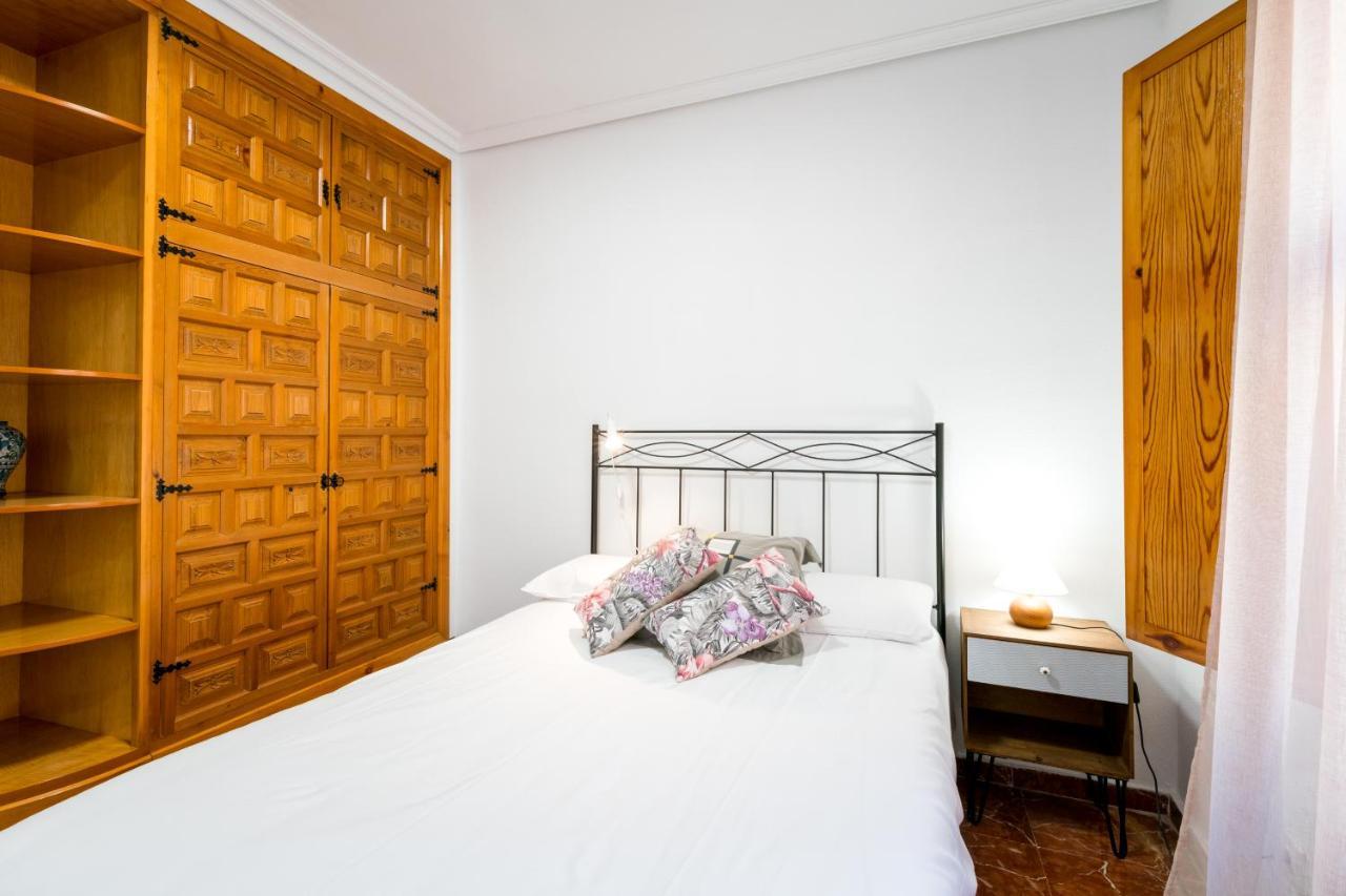 Holi-Rent Estrella Apartment Seville Exterior photo