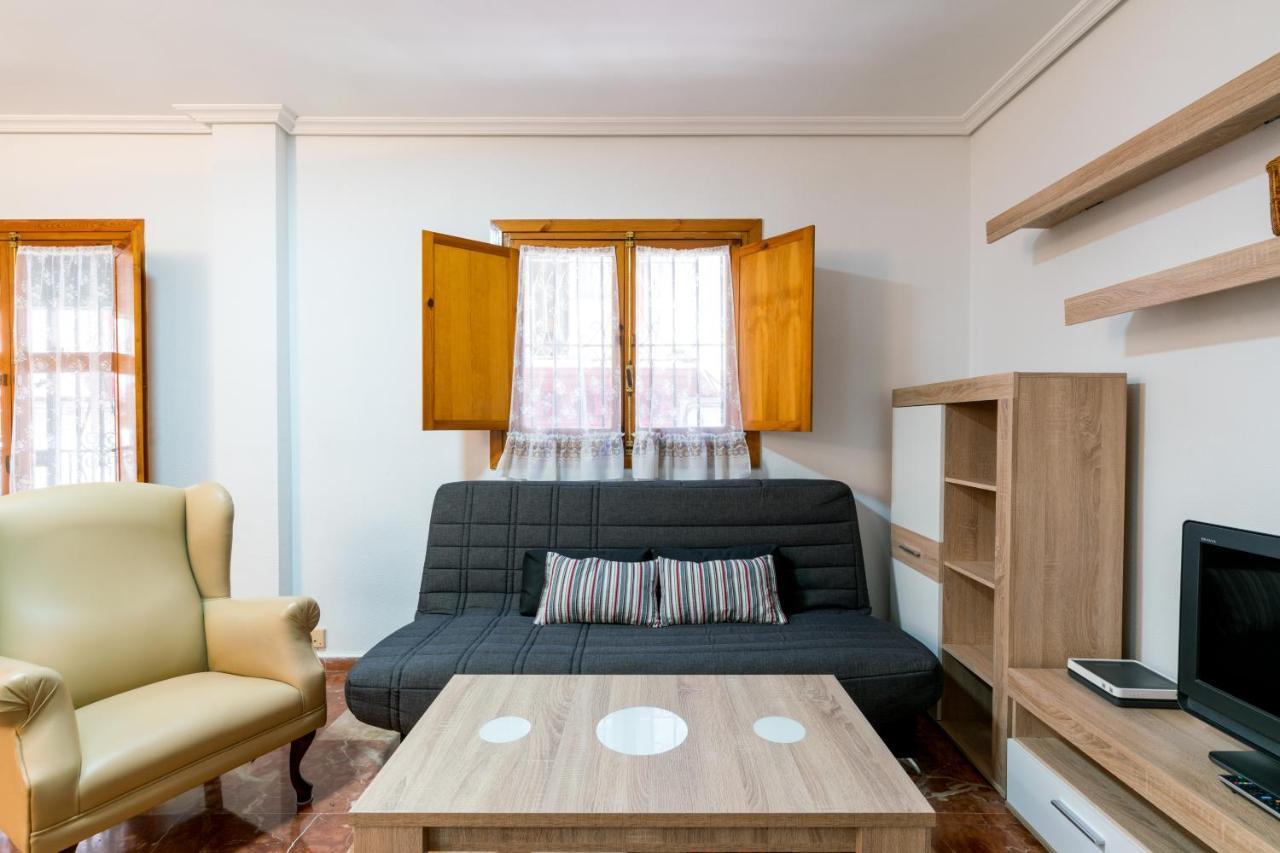 Holi-Rent Estrella Apartment Seville Exterior photo