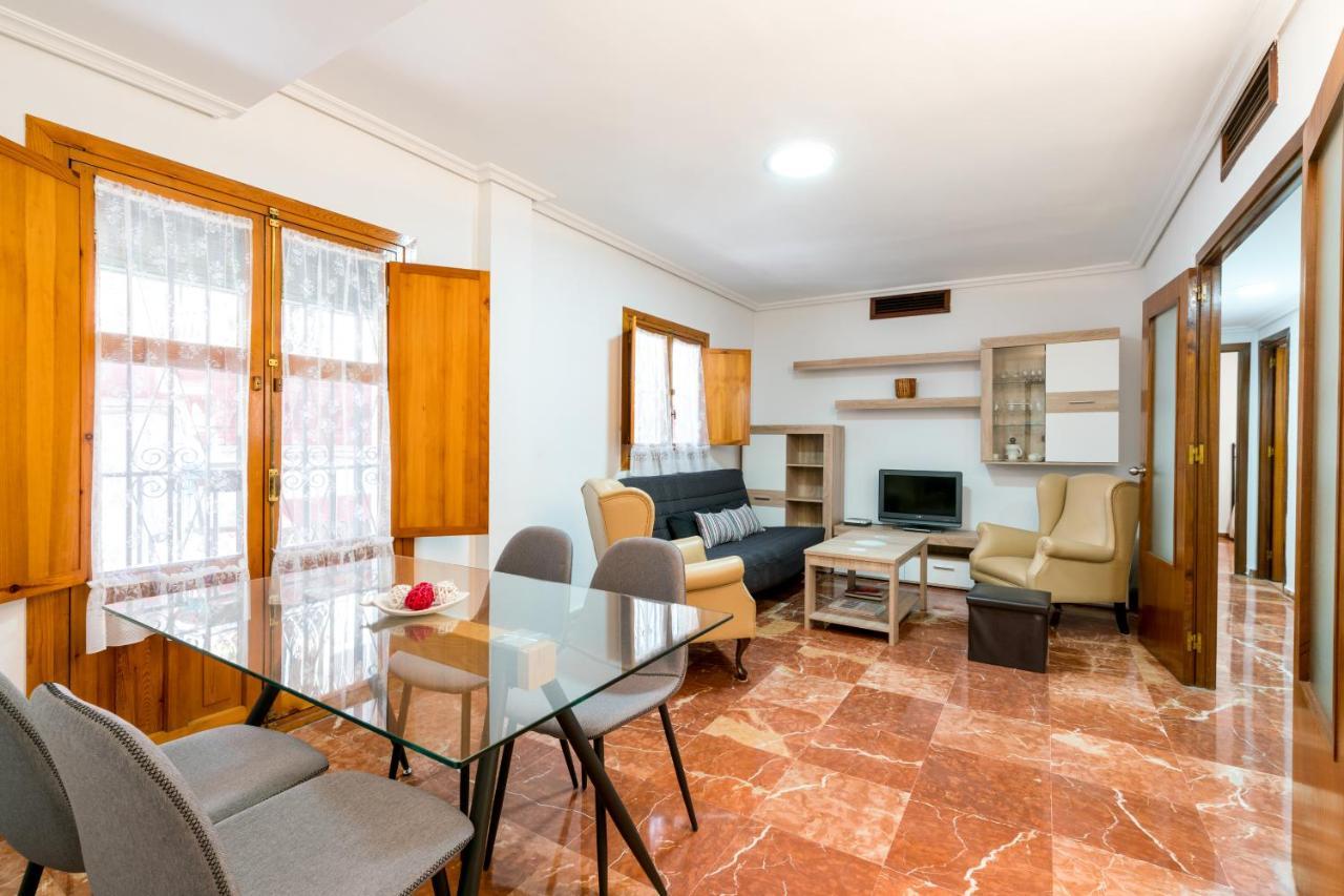 Holi-Rent Estrella Apartment Seville Exterior photo