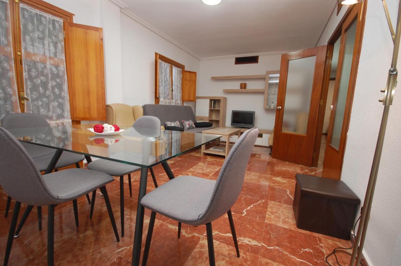 Holi-Rent Estrella Apartment Seville Exterior photo